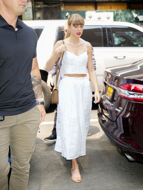 Taylor Swift Casual, Taylor Swift Photos, Taylor Swift Street Style, Taylor Outfits, Swift Photo, Taylor Swift Outfits, Long Live Taylor Swift, Stunning Outfits, Live Taylor