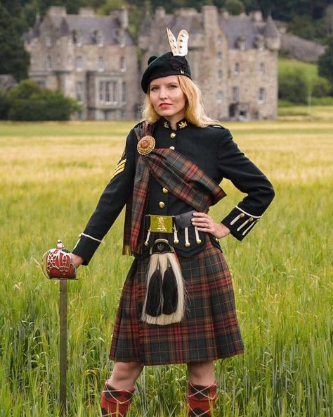 In recent years, we have seen a growing trend of women wearing kilts. A garment traditionally worn by men in Scotland, kilts have been… Scottish Fashion Woman, Scottish Outfit Women, Scotland Clothes, Kilt Men Fashion, Traditional Scottish Clothing, Kilt Pattern, Scottish Costume, Kilts For Sale, Modern Kilts