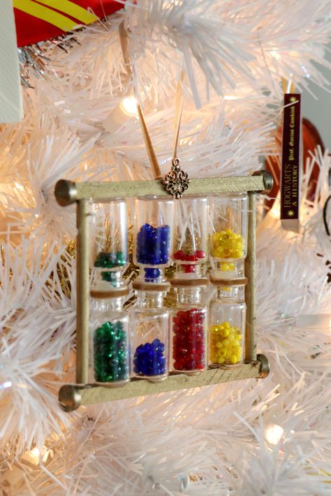 20 More DIY Harry Potter Christmas Ornaments - Karen Kavett Harry Potter Spell Books Diy, Diy Harry Potter Garland, Christmas Tree Harry Potter Theme, Anime Christmas Decorations, Harry Potter Diy Christmas, Harry Potter Ornaments Diy, Gift Ideas Harry Potter, Diy Harry Potter Christmas Ornaments, Diy Harry Potter Christmas