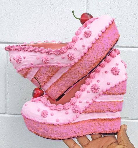 Pastel Cupcakes, Pink Icing, Kraf Diy, Idee Cosplay, Kawaii Shoes, Funky Shoes, Toy Art, Pink Cake, Unique Shoes