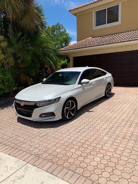 Honda Accord Aesthetic, White Honda Accord, Honda Accord Interior, 2019 Honda Accord, Best Cars For Teens, Mobil Bmw, Honda Car, Accord Sport, Car Assesories