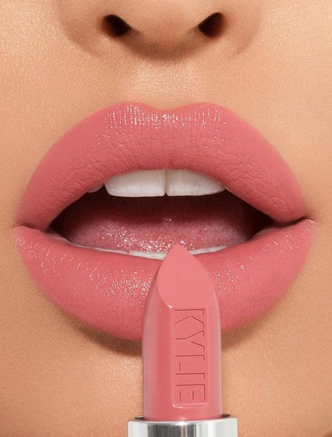 Kylie Lipstick Shades, Lipstick Kylie, Matte Make Up, Best Lipstick Color, Make Up Studio, Smink Inspiration, Lipstick Kit, Lip Makeup Tutorial, Kylie Cosmetic