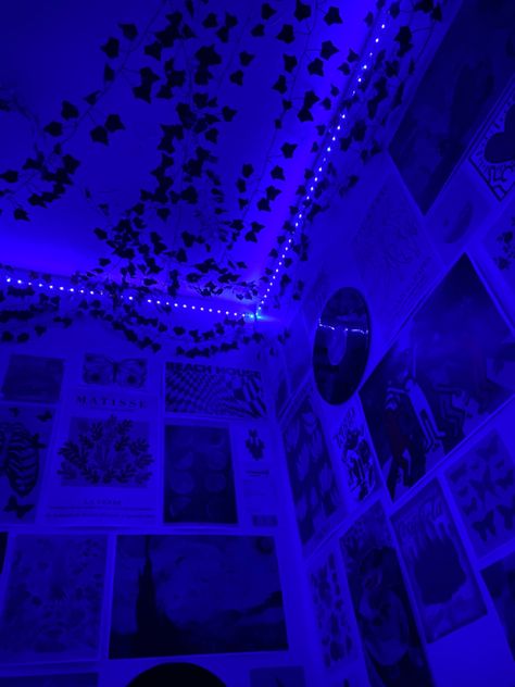 Room At Night Aesthetic, Poster Wall Bedroom Aesthetic, Wall Records, Room Ideas Led Lights, Led Lights Bedroom Aesthetic, Room Ideas Dark, Dark Blue Rooms, Small Bedroom Decorating Ideas, Small Bedroom Decorating