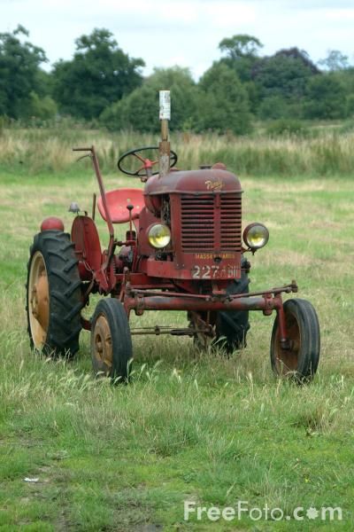 Massey Harris Pony Tractor Barn, Tractor Art, Tractor Pictures, Farm Implements, Farm Images, Tractor Party, Massey Ferguson Tractors, Farmall Tractors, Old Tractor