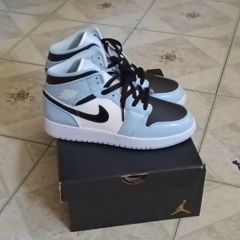 Teenage Shoes Sneakers, Jordan Heels For Women, Cute Jordans For Women, Air Jordan High Tops, Jordans For Women, Cool Shoes Women, Cute Shoes For School, Nike Shoes Jordan