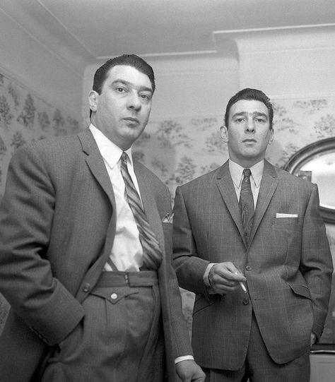 Ronnie and Reggie Kray at home in London 1966 Leon, London Gangsters, Ronnie Kray, Reggie Kray, Kray Twins, Gary Kemp, Gangster Tattoo, Famous Murders, The Krays