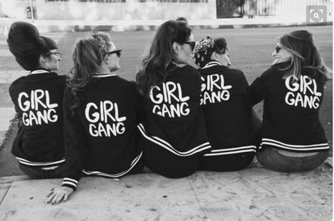 Flower Girls, 1950s Photoshoot, Jacket Pins, Estilo Rock, Local Girls, Girl Squad, Photos Tumblr, I'm With The Band, Girl Gang