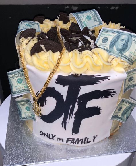 Lil Durk Birthday Cake, Lil Durk Cake, Rapper Birthday Cake, Boyfriend Cake Ideas, Boujee Birthday Cake, Aries Birthday Nails, Baddie Birthday Cake, Paris Birthday Cakes, Chanel Cupcakes