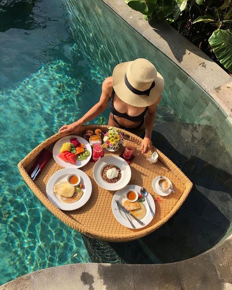 You can choose anything you want from our breakfast menu, but make sure it is served in the floating tray! (📷: @maritkarbet) Essen, Maldives Pics, Floating Breakfast, Hotel Swimming Pool, Pool Photography, Bali Honeymoon, Breakfast Photo, Pool Colors, Bali Travel Guide