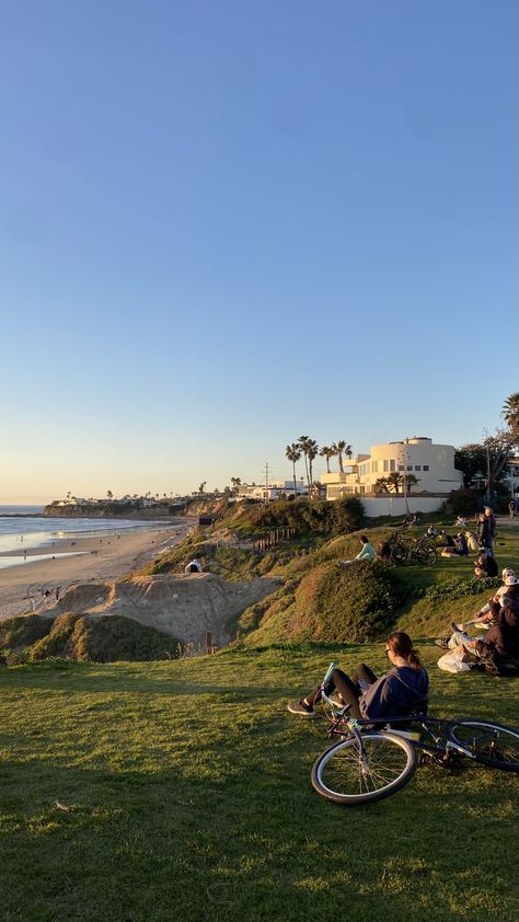 sunset @ palisades park in pacific beach Places To Go With Friends, Luxury Vacation Spots, Usa Aesthetic, Soft Sunset, Pacific Beach San Diego, San Deigo, Los Angeles Aesthetic, Beach San Diego, Cali Life