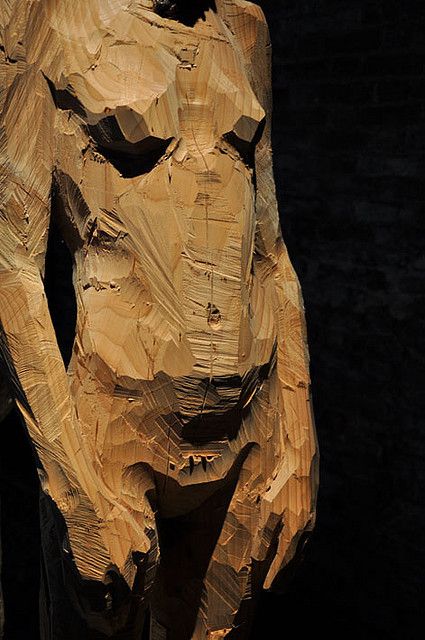 venezia, sculpture by aron demetz (www.arondemetz.it), photo by enrica burelli aka enrica77, via flickr #art #sculpture #arondemetz Modern Sculpture, Abstract Wood Carving Sculpture, Wooden Sculpture, Sculpture Installation, Figurative Sculpture, Human Figure, Wood Sculpture, Ceramic Sculpture, Figurative Art