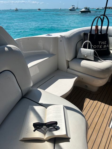 Vision Board Best Friend, Old Money Yacht, Luxury Vacation Aesthetic, Best Friend Vacation, European Summer Travel, Expensive Style, Cruise Ship Vacation, Yacht Aesthetic, Yacht Luxury