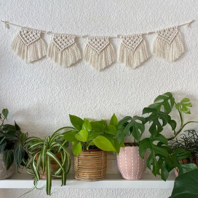 21 Macrame Garland Patterns 8 Decorations For A Wedding, Macrame Banner, Clove Hitch Knot, Make Decorations, Bunting Template, Macrame Garland, Bunting Pattern, Macrame Chairs, Knots Guide