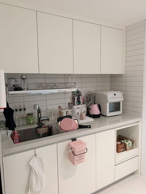 Korean Apartment Interior, Korean Apartment, Apartemen Studio, Desain Pantry, Aesthetic Apartment, Aesthetic Kitchen, Design Management, Apartment Aesthetic, Decoration Furniture