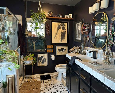 Bathroom Get Ready Area, Dark Home Decor Bathroom, Modern Goth Bathroom, Horror Decor Interior Design, Large Bathroom Decor, Moody Bathroom Decor, Room With Character, Earthy Modern Living Room, Whimsigoth Decor