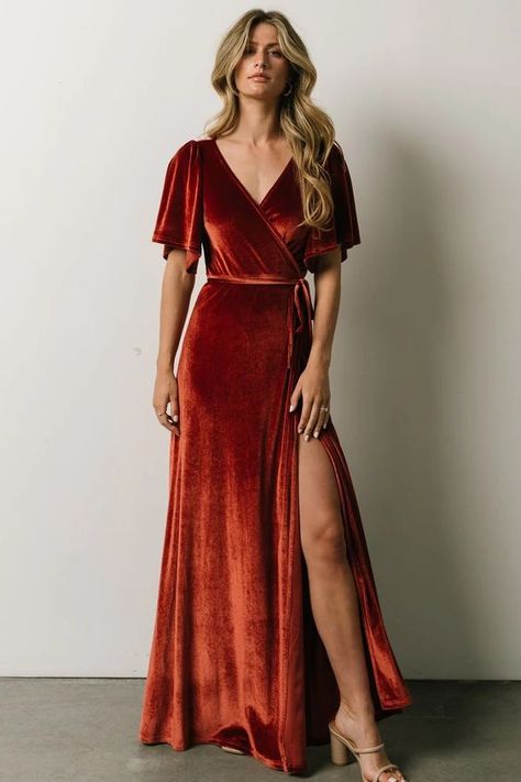 This stunning rust-colored velvet wrap dress exudes elegance and sophistication, perfect for a summer wedding guest dress. The rich, warm hue is complemented by the soft, luxurious texture of the velvet fabric, making it both comfortable and visually striking. The dress features a wrap design that cinches at the waist, accentuating your silhouette while providing a customizable fit. The short sleeves and thigh-high slit add a modern touch to this classic look.

Photo credit by: https://www.pinterest.com/ Maxi Dress Fall Wedding, Velvet Dresses Bridesmaid, Baltic Born Meghan Dress, Meghan Velvet Wrap Maxi Dress, Mid Size Evening Wear, Long Sleeve Bridesmaid Dress Velvet, Fall Bridesmaid Dresses Velvet, Terracotta Bridesmaid Dresses Plus Size, Terracotta Bridesmaid Dresses Long Sleeve