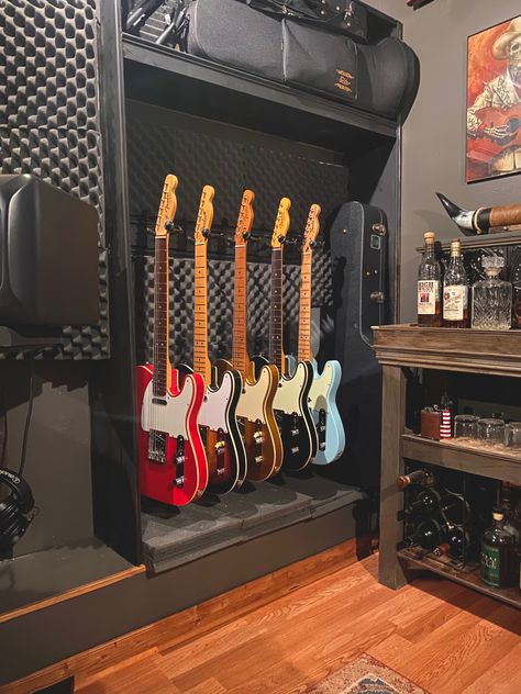 Wall Of Guitars, Guitar On Wall Bedroom, Home Guitar Studio, Guitar Studio Room, Guitar Display Ideas, Home Music Room Design, Guitarist Room, Guitar Decor Ideas, Music Room Ideas Home Studio