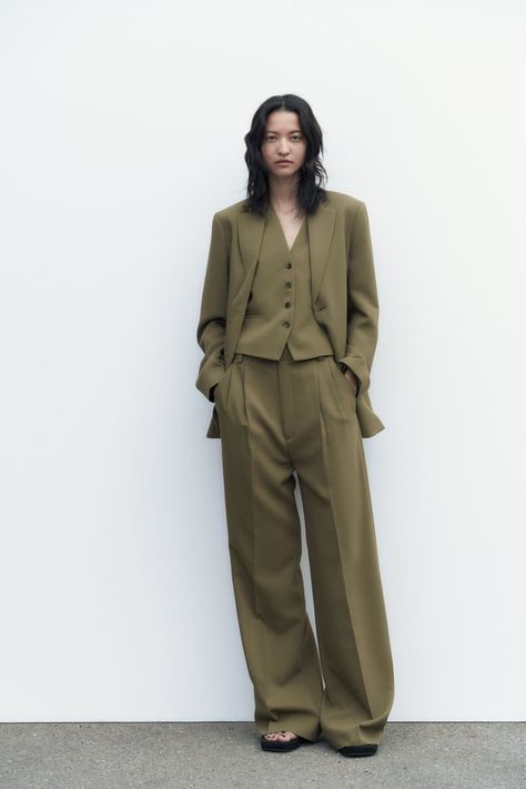 Zara Suits Women, Brown Suit Vest, Vest Suit Women's, Suit Vest Outfits, Green Suit Women, Suit Vest Women, Green Blazer Outfit, Mini Suits, Outfit Mit Blazer