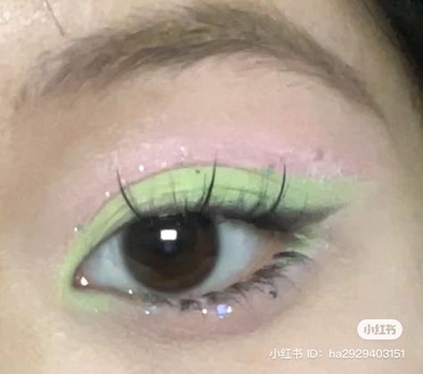 Portals Concert Makeup, Green Y2k Makeup, Portals Makeup Look, Portals Makeup Melanie, Portals Tour Makeup, Green Korean Makeup, Kawaii Green Aesthetic, Portals Inspired Makeup, Pink Green Makeup