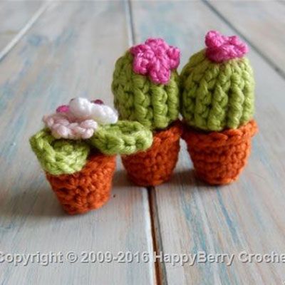 Amigurumi Patterns, Cactus Keychain, Crochet Succulent, Amigurumi Minta, Crochet Cactus, Mini Cactus, Crochet Gratis, Crochet Plant, Crochet Sunflower