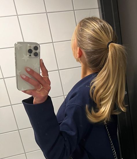 Blond Ponytail Aesthetic, Blond Hair In Ponytail, Blonde Ponytail Aesthetic, Long Blonde Hair Ponytail, Blond Hair Ponytail, Hair Inspo Ponytail, Ponytail Blonde Hair, Ponytail Aesthetic, Blonde Hair Ponytail