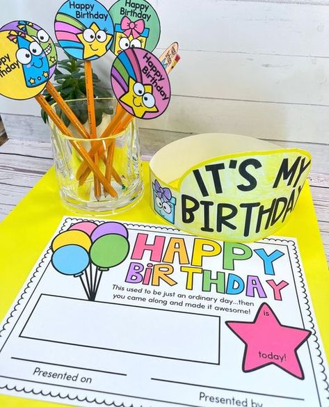 Class Birthday Display Teacher Created Resources, Preschool Birthday Chart Ideas, Birthday Gift Students, Birthday In The Classroom, Birthday Ideas For Preschool Classroom, Student Birthday Display, Preschool Birthday Gifts From Teacher, Birthday For Classroom Ideas, Birthday In Classroom Ideas