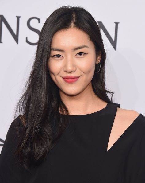 Supermodel Liu Wen wants you to understand that not all Asian people look the same - CosmopolitanUK Asian Make Up, Asian Makeup Before And After, Night Beauty Routine, Winter Beauty Tips, Liu Wen, Face Face, February 10, Chinese Model, Asian Hair