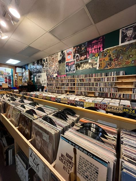 Organisation, Records Store Aesthetic, Downtown Shops Aesthetic, Old Record Store Aesthetic, Nyc Record Store, London Record Store, Downtown Coffee Shop Aesthetic, Vynil Shop Aesthetic, 90s Record Store Aesthetic