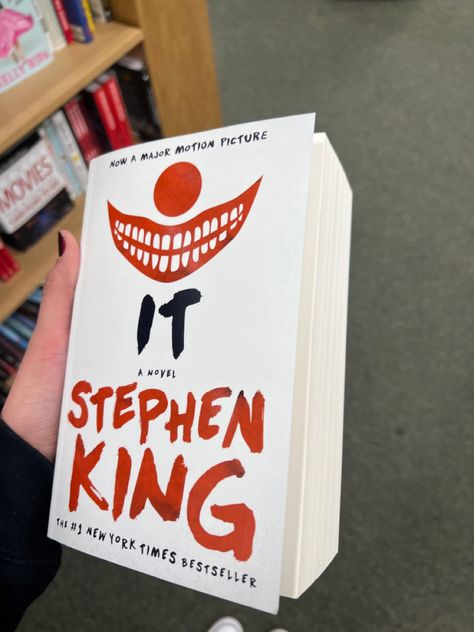 It Book Cover Stephen King, Books By Stephen King, Stephen King Book Aesthetic, It Book Stephen King Aesthetic, It Book Stephen King, It Stephen King Book, Stephen King Books Aesthetic, Steven King Books, Villain Books