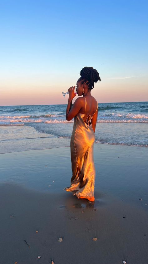 Playa Del Carmen, Lake Photoshoot Black Women, Winter On The Beach Outfits, Sunset Beach Pictures Black Women, Black Woman On Beach, Birthday Photoshoot Ideas At The Beach, Black Woman Beach Outfit, Golden Hour Photoshoot Black Women, 22nd Birthday Photoshoot Ideas Black Women