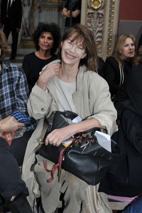 Jane Birkin Wearing Birkin Bag, Jane Birkin And Her Bag, Slouchy Birkin, Jane Birkin Hermes, Jane Birkin Bag, Jane Birkin Style, Leather Weekender Bag, Charlotte Gainsbourg, Serge Gainsbourg