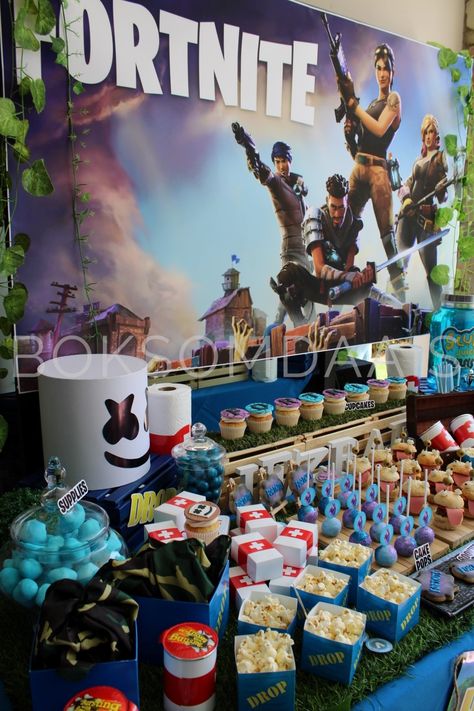 Diy Fortnite Party Decorations, Fornite Theme Birthday Party, Fortnite Sleepover Party, Forza Horizon Birthday Party, Fortnite Birthday Party Decor, Fortnight Party Decorations, Fortnight Themed Birthday Party, Fortnite Themed Food, 6th Boy Birthday Party Ideas