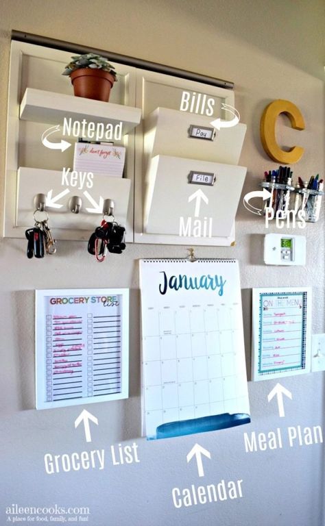 Parent Command Center, Diy Command Center, Dekorere Bad, Wand Organizer, Home Command Center, Family Command Center, Affordable Apartments, Office Planners, Farmhouse Side Table