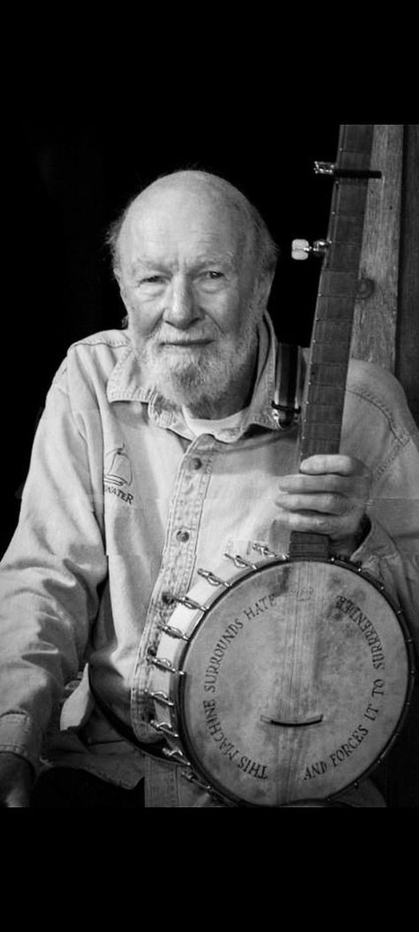 PETE SEEGER American Folk Music, Banjo Music, Pete Seeger, Folk Musician, Bluegrass Music, Status Quo, Outdoor Quotes, Folk Song, Music People