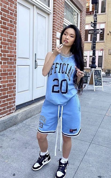 Nba Outfit For Women, Streetwear Summer Outfits Women, Basketball Outfit For Women, Basketball Shorts Outfit Women, Casual Summer Outfits Dresses, Summer Outfits Dresses, Summer Outfit 2022, Looks Com Short, Tomboyish Outfits