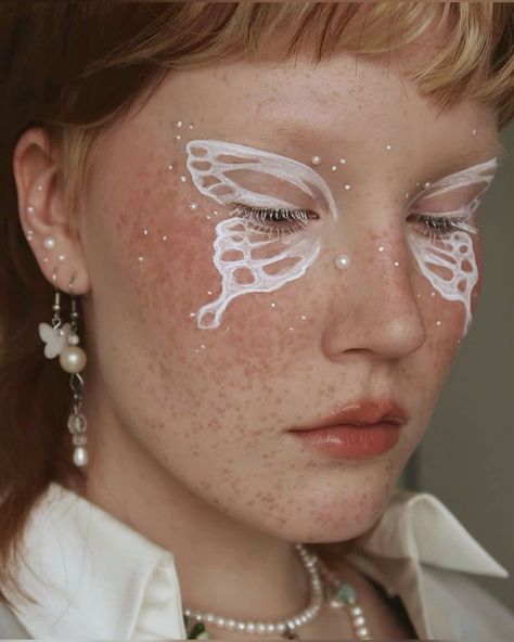 Funky Makeup, Butterfly Makeup, My Butterfly, Ethereal Makeup, Dope Makeup, Fairy Makeup, Creative Eye Makeup, White Wings, Maquillage Halloween