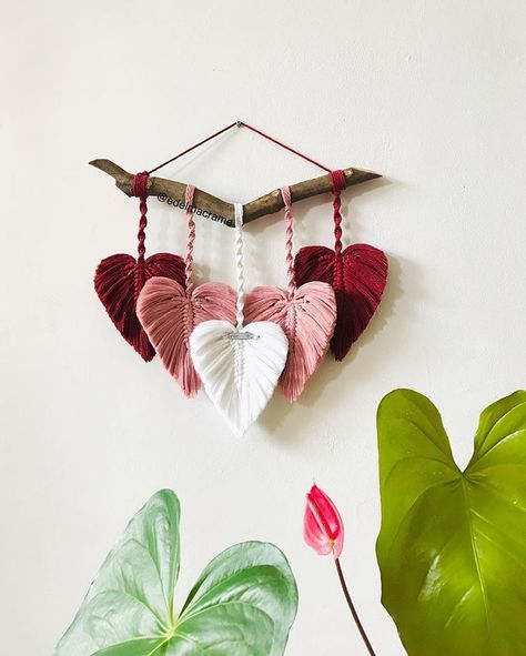 Paper Flower Bouquet Tutorial, Diy Paper Flower Bouquet, Flower Bouquet Tutorial, Wall Hanging Crochet, Cute Valentines Day Ideas, Macrame Feather Wall Hanging, Pola Macrame, Boho Valentine, Hanging Crochet