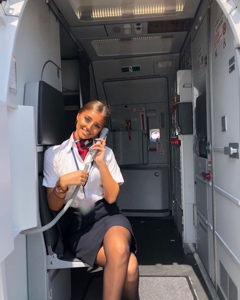 Niamh Olivia Henderson on Instagram: “it’s ur babe at doors 2 left 👩🏽‍✈️ (2nd post i know i forgot to blur my ID😬) #bacabincrew #britishairwayscabincrew” British Airways Cabin Crew, Flight Girls, Flight Attendant Uniform, Flight Attendant Fashion, Flight Attendant Life, Female Pilot, Come Fly With Me, Dream Career, Flight Attendants