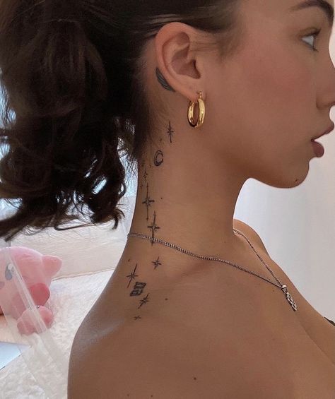 Tatoo Neck, Sparkle Tattoo, Neck Tattoos Women, Petite Tattoos, Shoulder Tattoos For Women, Red Tattoos, Stylist Tattoos, Aesthetic Tattoo, Discreet Tattoos