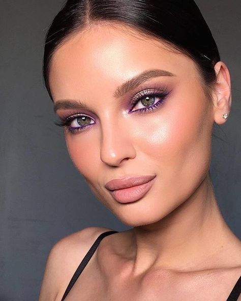 Purple Makeup Inspiration, Purple Waterline Makeup, Subtle Purple Eye Makeup, Extreme Make-up, Eyeliner Cat, Lila Make-up, Elegantes Makeup, Purple Makeup Looks, Purple Eyeliner