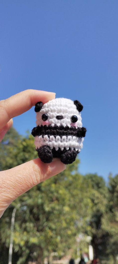 Amigurumi Patterns, Cotton Crochet Patterns, Bamboo Crochet, Quick Crochet Projects, Crochet Penguin, Crochet Festival, Easy Crochet Animals, Crochet Panda, Crochet Keychain Pattern