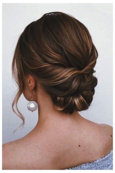 Bridal Low Updo With Veil, Soft Romantic Bridal Hair, Elegant Shoulder Length Hairstyles, Classic Bride Hairstyles, Bride Updo Hairstyles, Sanggul Modern, Bridemaids Hairstyles, Pretty Braids, Wedding Hair Up