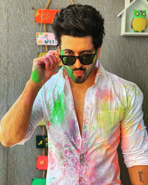 Dheeraj Dhoopar Photos, Dheeraj Dhoopar, Boy Post, Handsome Celebrities, Cute Attitude Quotes, Krishna Photos, Boy Photo, Happy Holi