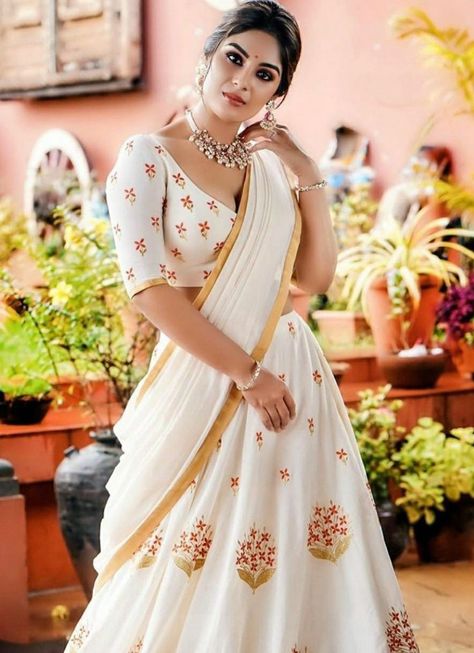 Set Half Saree Kerala, Onam Saree Modern, Blouse Designs Heavy Work, Modern Saree Blouse, Bridal Blouse Designs Heavy Work, Pastel Lehengas, Indian Angel, Onam Dress, Samyuktha Menon