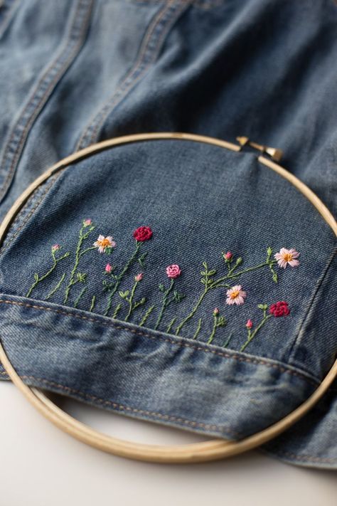 Jeans Jacke selbst besticken Sulaman Pita, Diy Sy, Embroidery Denim, Trendy Embroidery, Pola Bordir, Ideas Embroidery, Diy Broderie, Subversive Cross Stitch, Fabulous Diy