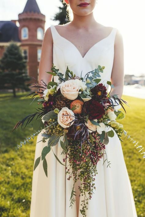 Wedding Installation, Fall Flower Wedding Bouquets, Fall Wedding Trends, Flower Moxie, Boho Mountain, Xmas Wedding, Boho Styl, Cascading Wedding Bouquets, Nye Wedding