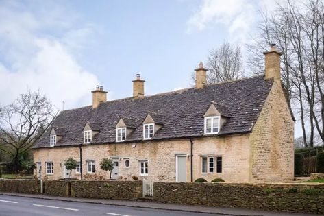 Barnsley 4 bed detached house for sale - £1,295,000 Cotswolds Cottage, Traditional Values, Fairytale House, Inglenook Fireplace, Country Walk, Natural Stone Flooring, Wood Burner, Medieval Town, Stone Flooring
