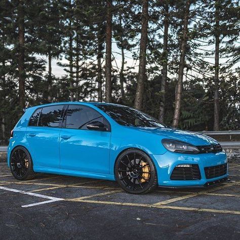 Blue  #golfr #gti #vw #mk7 #wheel #euro #vwvortex #decals https://buff.ly/2pc7TFX Modified Cars, Stanced Cars, Golf R, Car Graphics, Racing Stripes, American Cars, Cornflower Blue, Jdm, Cars And Motorcycles