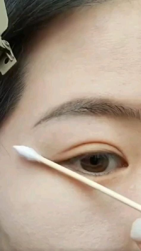 Liquid makeup tutorial ✨ Simple Eyeliner Tutorial, Bentuk Alis, Membentuk Alis, Mekap Mata, Simple Makeup Tips, Beginners Eye Makeup, Doll Eye Makeup, Cute Eye Makeup, Simple Eyeliner
