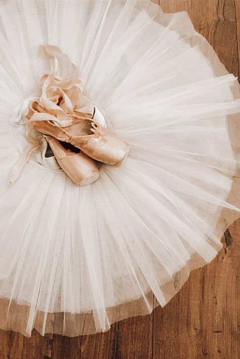 Tutu and Pointe Shoes Ballet Dancer Photography, Ballet Wallpaper, Dancer Quotes, Boho Baskets, Ballet Inspired Fashion, Baby Birthday Dress, Ballet Images, Ballet Pointe Shoes, Dancer Photography